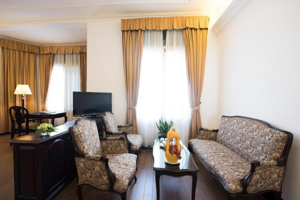 Hoa Binh Hotel Hanói Exterior foto